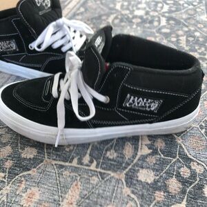 VANS - Men’s Size 10, Half Cab Shoe - Like New Condition. Worn 1X